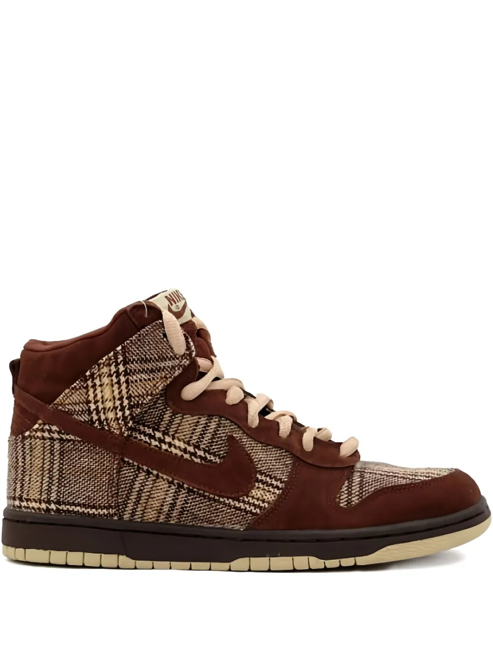 2004 Nike SB Dunk High Tweed giveaway prize